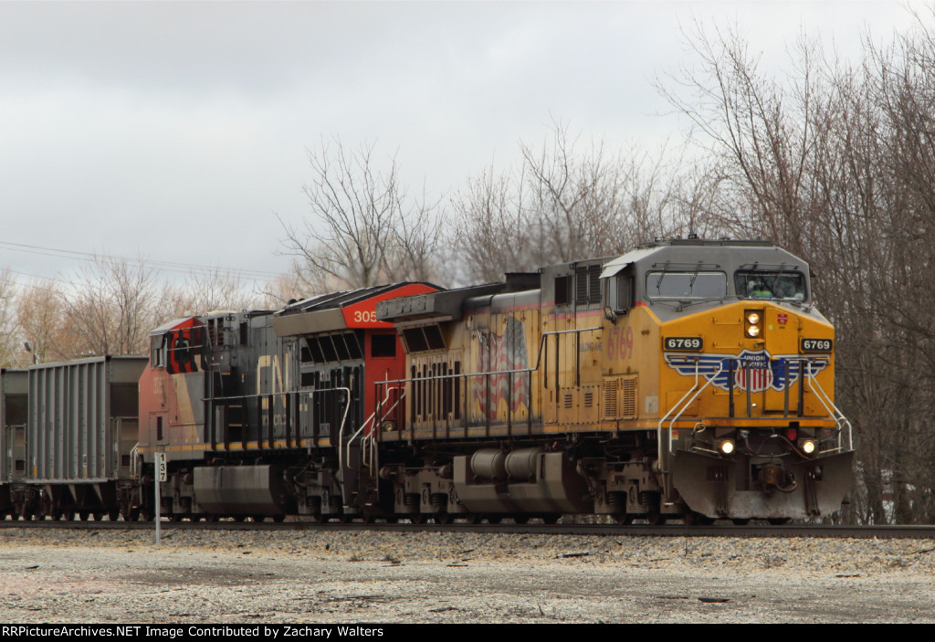 UP 6769 CN 3055